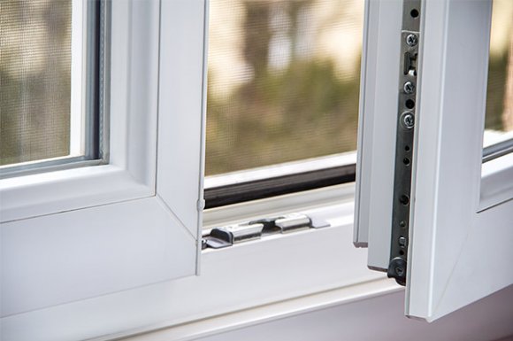 Remplacement de fenêtres en bois par des fenêtres en PVC à Lozanne